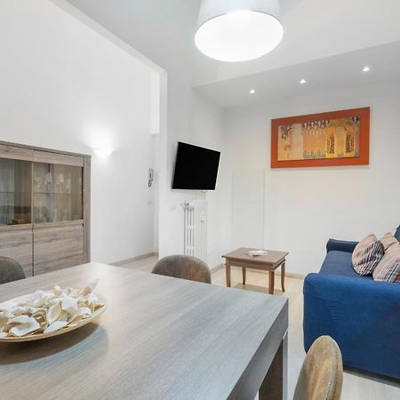 Appartamento Incantevole Con Patio Firenze Bagian luar foto