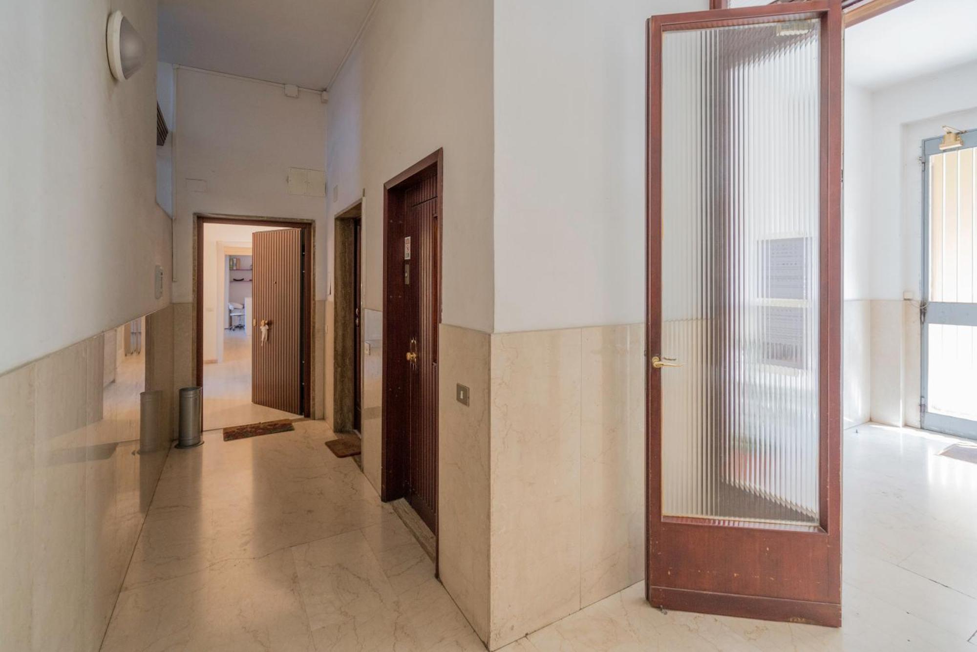 Appartamento Incantevole Con Patio Firenze Bagian luar foto