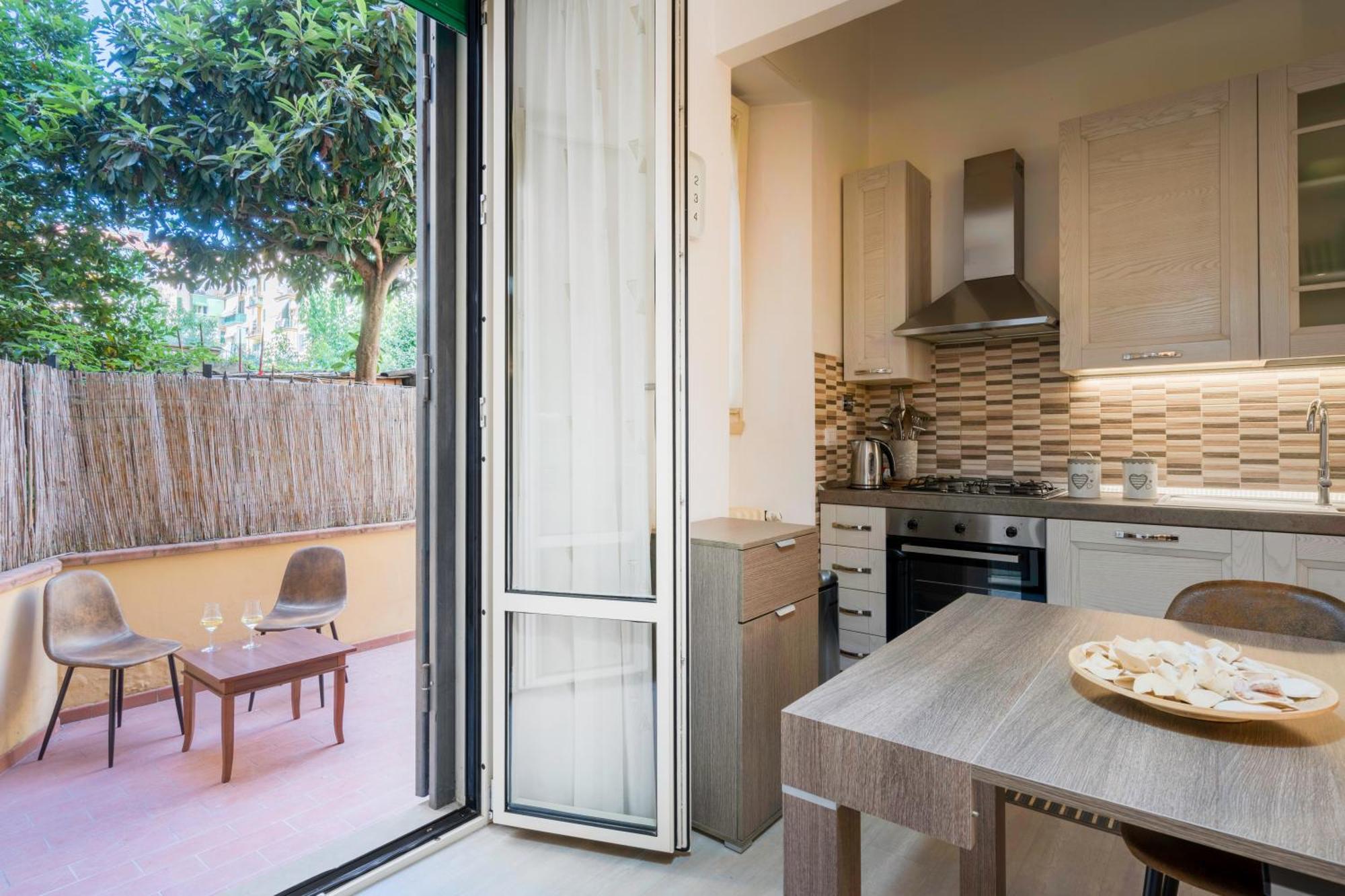 Appartamento Incantevole Con Patio Firenze Bagian luar foto